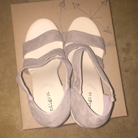 Indigo Rd. Gray Strappy Slip-On Wedges Size 8 - Picture 8 of 8